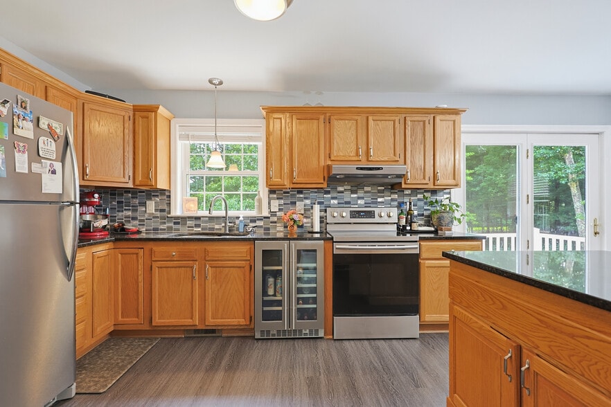 More Photos Of 620 Washington St, Franklin Medical For Sale