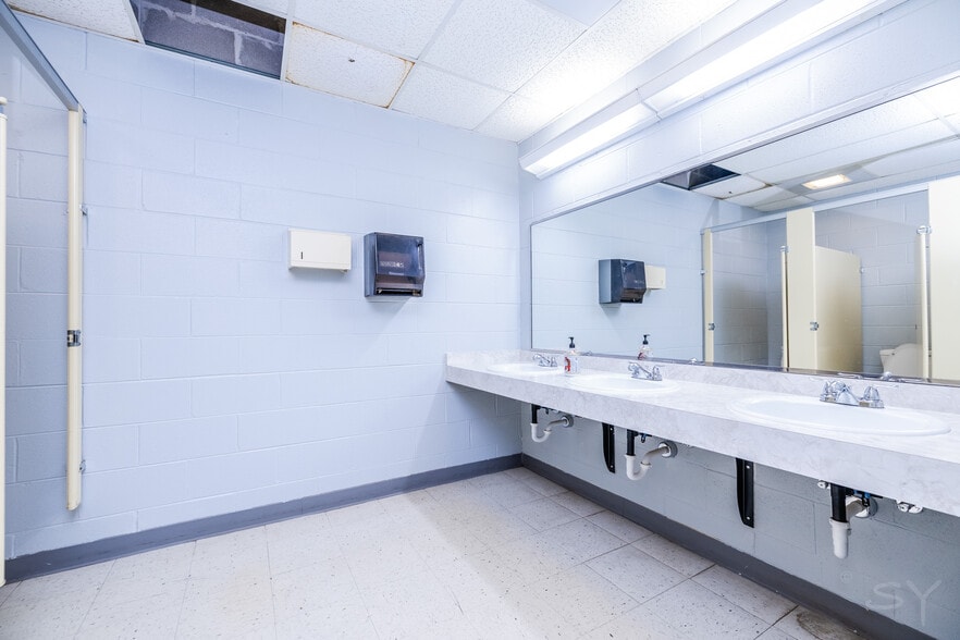 More Photos Of 1437 Oakton St, Park Ridge Specialty For Sale