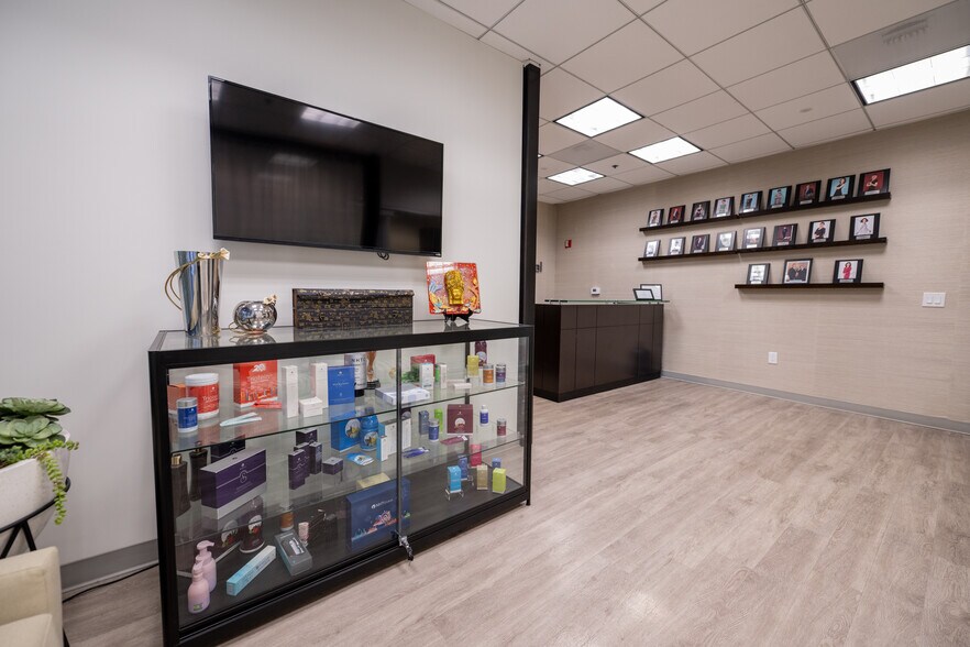 More Photos Of 609 Deep Valley Dr, Rolling Hills Estates Office For Lease