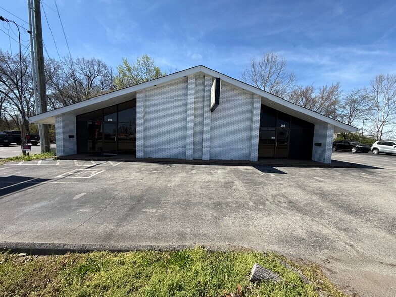 More Photos Of 294 S Lowry St, Smyrna General Retail For Sale