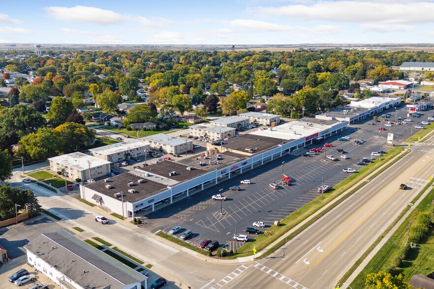 More Photos Of 120-150 May Mart Dr, Rochelle Unknown For Lease