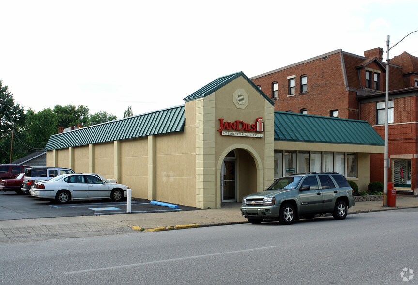 Primary Photo Of 1037 Market St, Parkersburg Office For Lease