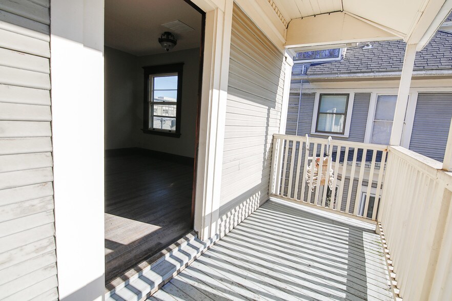 More Photos Of 1536 NW 23rd Ave, Portland Storefront Retail Office For Sale
