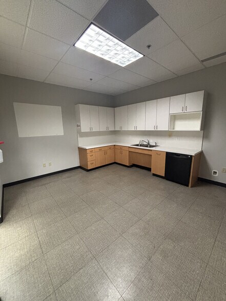 More Photos Of 5301 Veterans Memorial Pky, Saint Peters Office For Lease