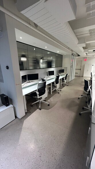 More Photos Of 10 Times Sq, New York Office For Lease