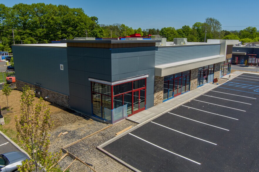 More Photos Of 2627 South Rd, Poughkeepsie Unknown For Lease