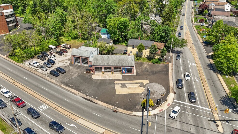 More Photos Of 2304 Huntingdon Pike, Huntingdon Valley Auto Repair For Sale