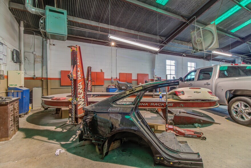 More Photos Of 1814 33rd Ave, Gulfport Auto Repair For Sale