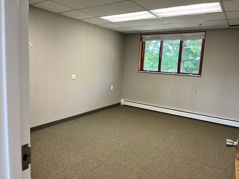 More Photos Of 400 Riverside Dr, Johnson City Specialty For Lease