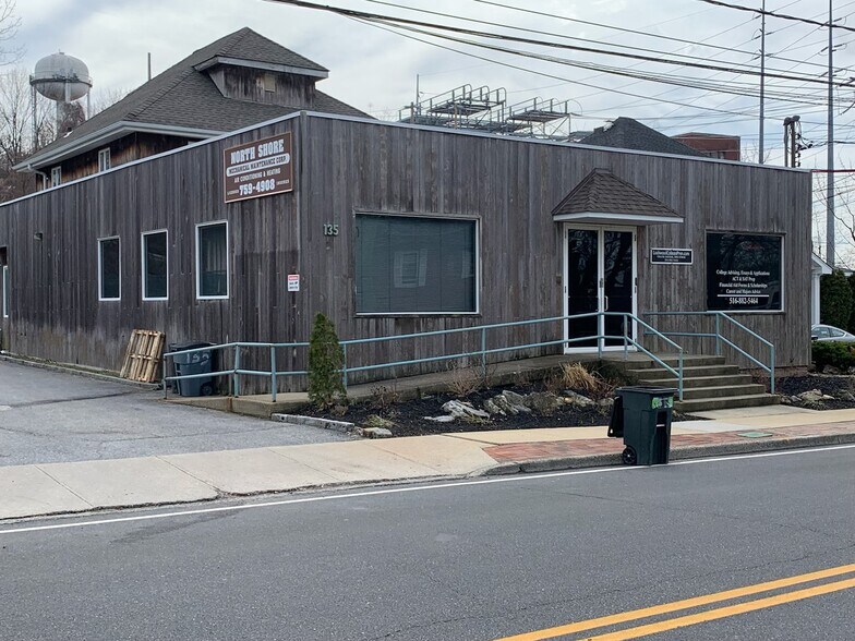 Primary Photo Of 135 Glenwood Rd, Glenwood Landing Office For Sale