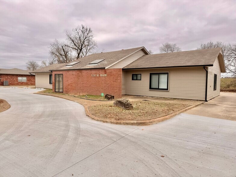 More Photos Of 1030 W Main St, Jenks Office For Sale
