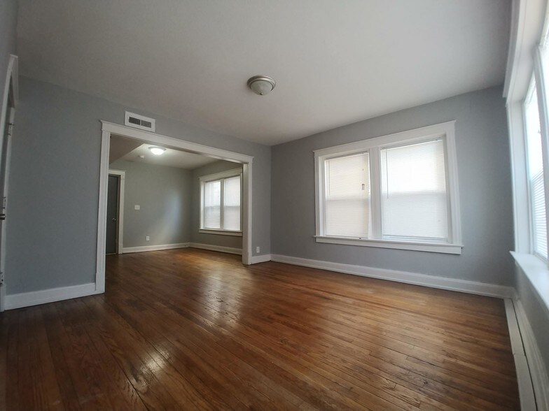 More Photos Of 2708-2710 Benton Blvd, Kansas City Apartments For Sale