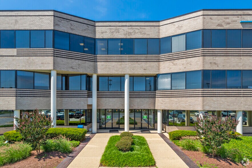 More Photos Of 12200 Tech Rd, Silver Spring Medical For Lease