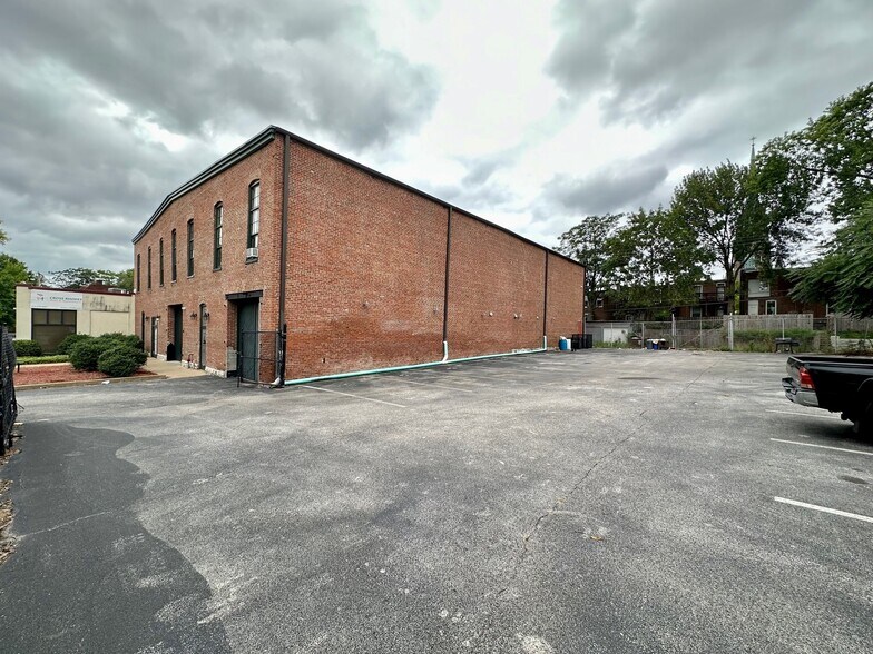 More Photos Of 2727-2731 S Jefferson Ave, Saint Louis Warehouse For Lease