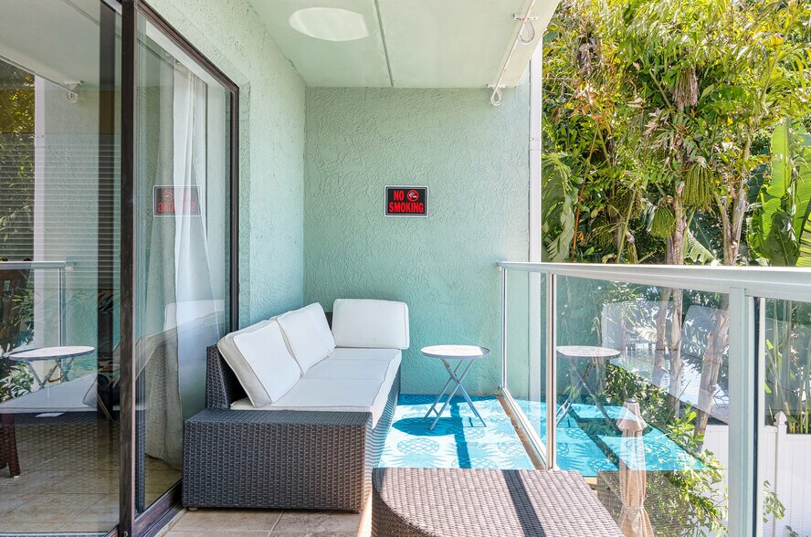 More Photos Of 125 110th Ave, Treasure Island Apartments For Sale