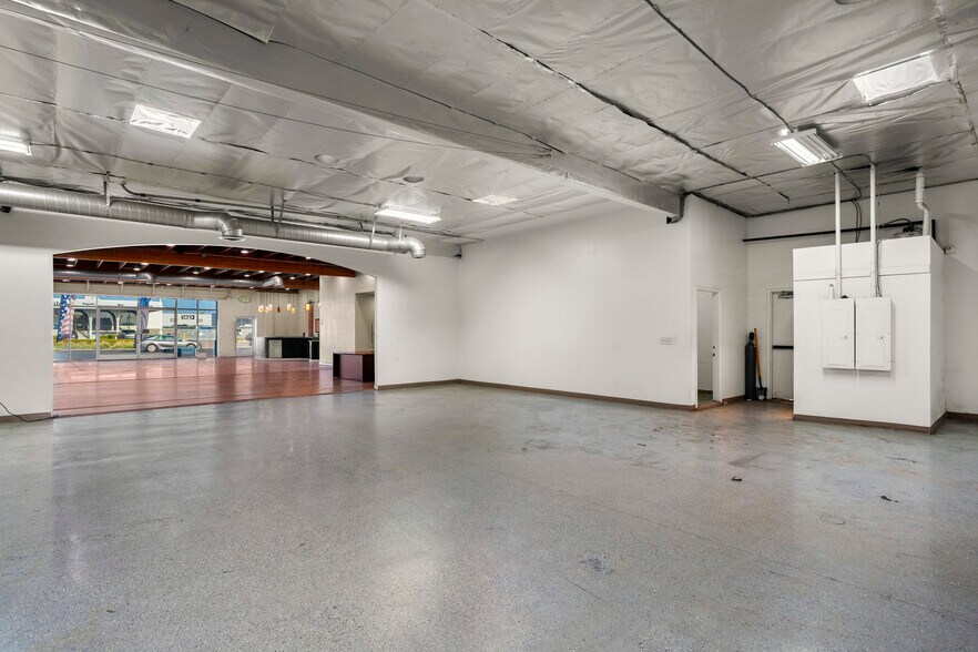 More Photos Of 7865 Balboa Ave, San Diego Freestanding For Lease