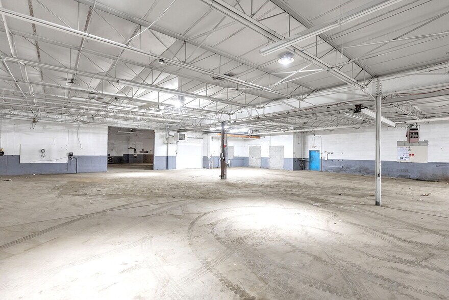 More Photos Of 9900 Northlawn St, Detroit Warehouse For Lease
