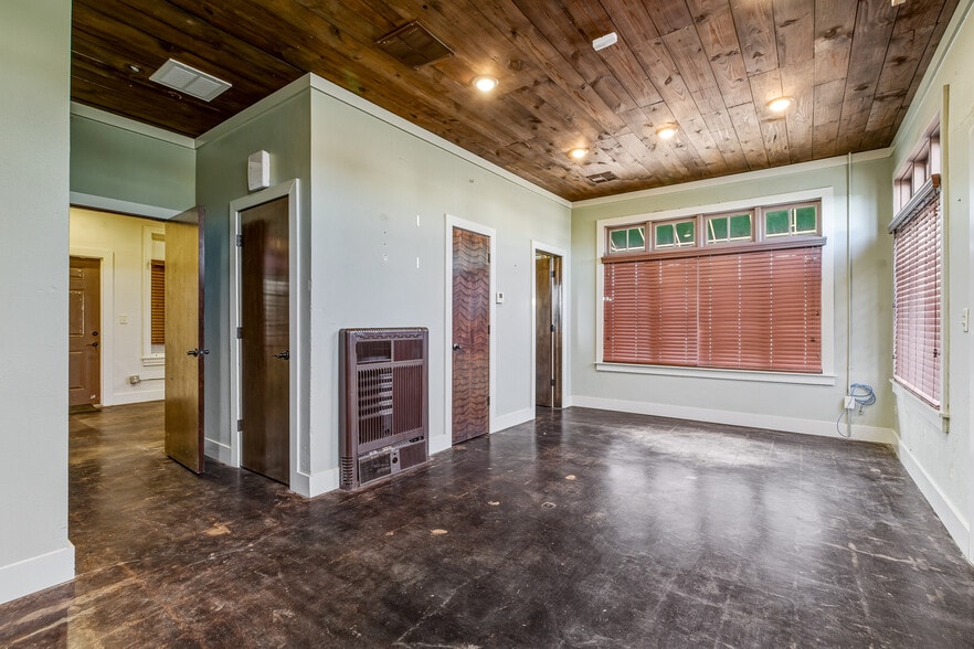 More Photos Of 1000 Louisville Ave, Monroe Office For Sale