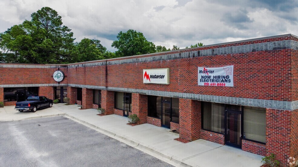 More Photos Of 409 Chicago Dr, Fayetteville Flex For Lease