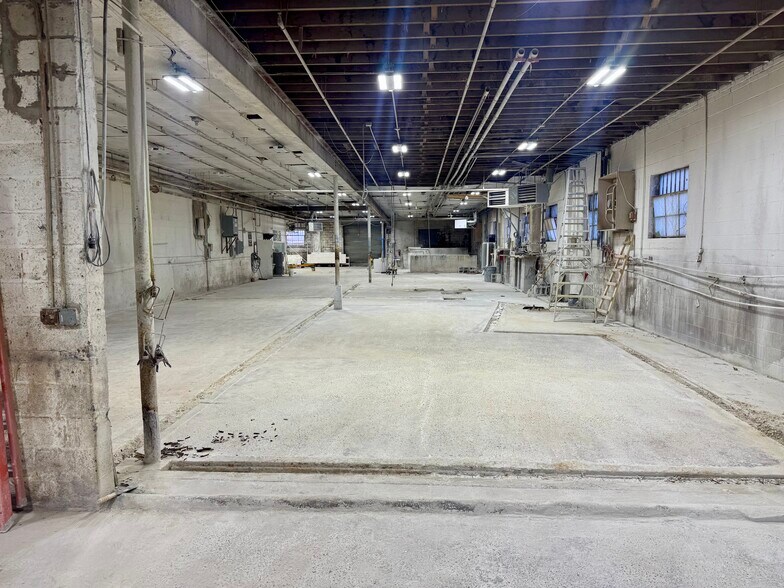 More Photos Of 1050-1052 Valley St, Vauxhall Warehouse For Sale