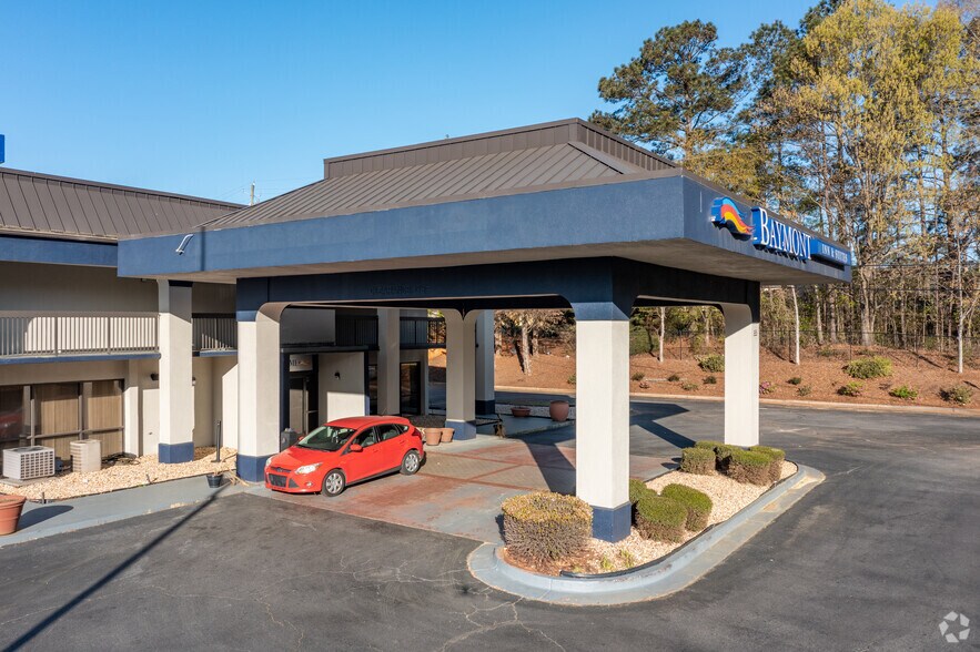 More Photos Of 855 Industrial Blvd, McDonough Hotel For Sale