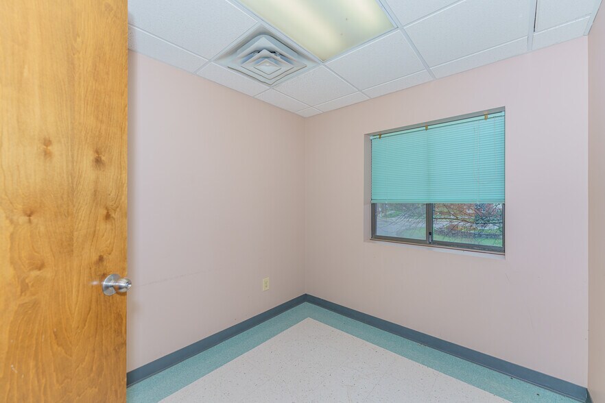 More Photos Of 961-963 State Route 146, Clifton Park Medical For Lease
