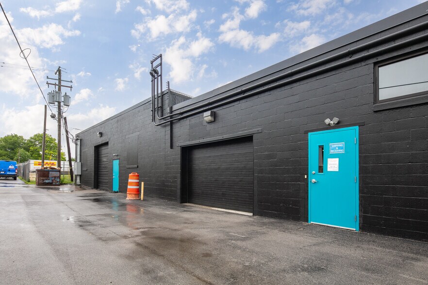 More Photos Of 330 Midland Pl, Lexington Warehouse For Lease