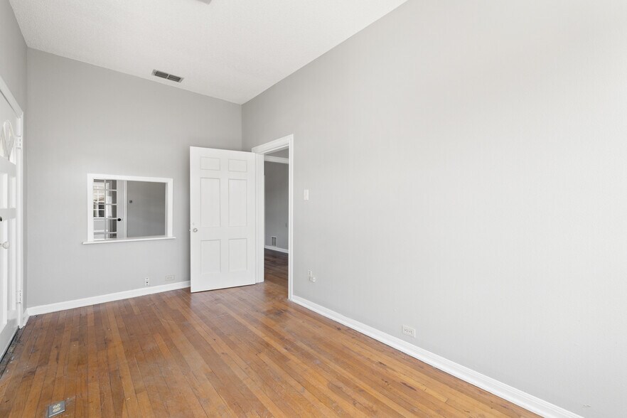 More Photos Of 620 N Main St, Taylor Storefront Retail Office For Sale