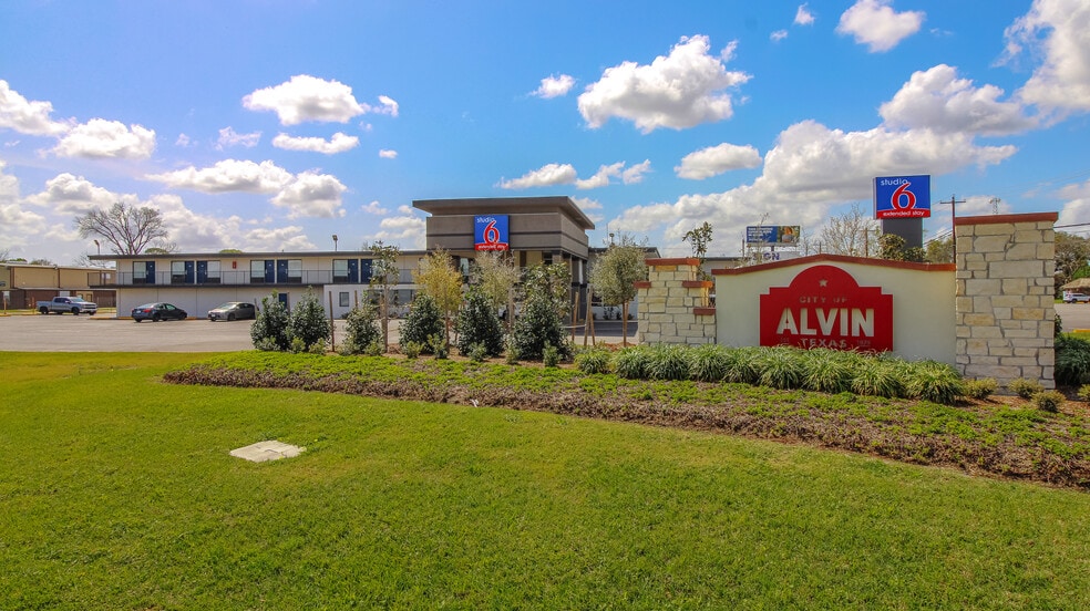 More Photos Of 110 E Highway 6, Alvin Hotel For Sale