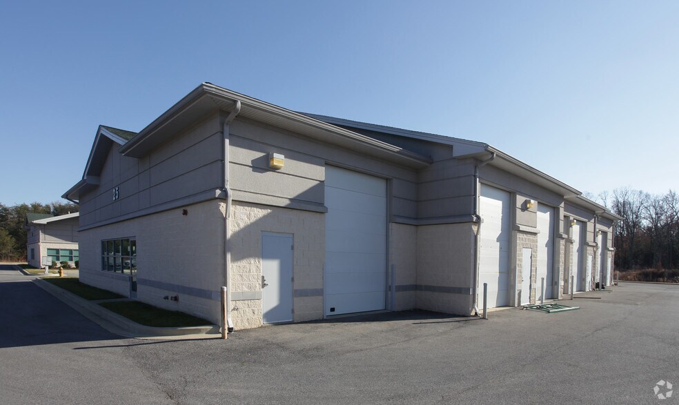 More Photos Of 25 Henry Ford Cir, Waldorf Flex For Lease