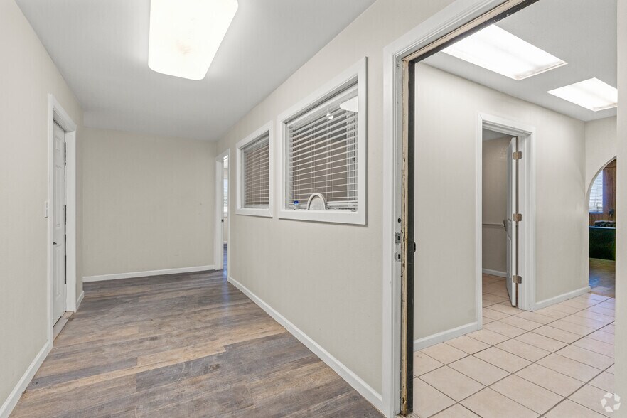 More Photos Of 2419 W Murphy St, Odessa Truck Terminal For Sale