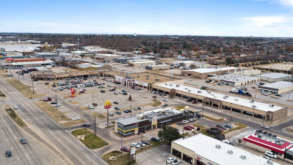 More Photos Of 2400 W Pioneer Pky, Pantego Unknown For Lease