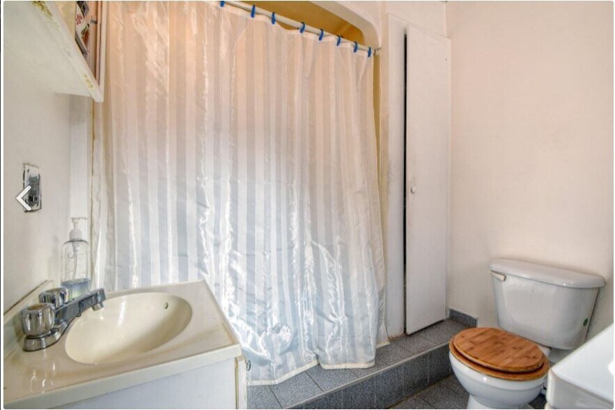 More Photos Of 2510-2518 Rue Sheppard, Montréal Apartments For Sale