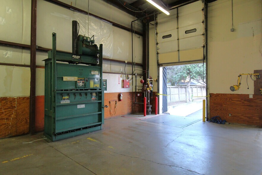 More Photos Of 3701 Mccoll St, McAllen Showroom For Sale