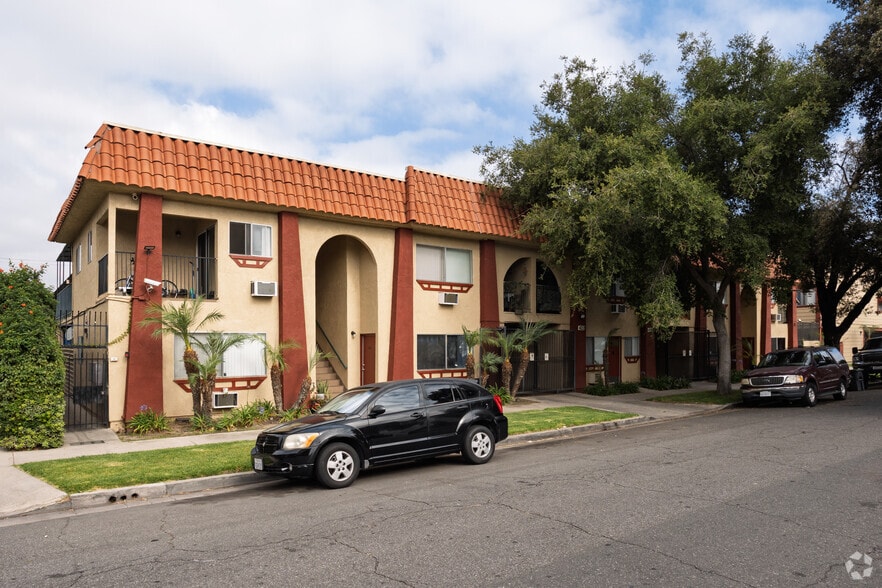 More Photos Of 420-422 S Birch St, Santa Ana Apartments For Sale