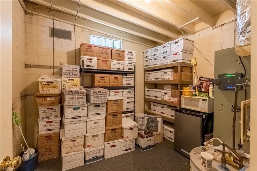 More Photos Of 7002 George Washington Memoria Hwy, Gloucester Office For Sale