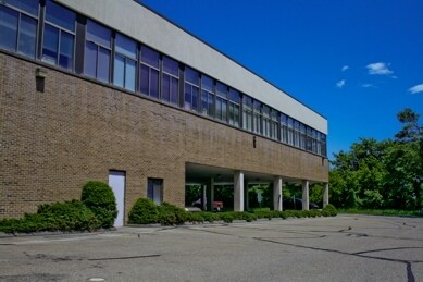 More Photos Of 80 Ferry Blvd, Stratford Office For Lease