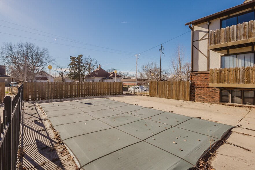 More Photos Of 401 E Avenue A, Hutchinson Apartments For Sale