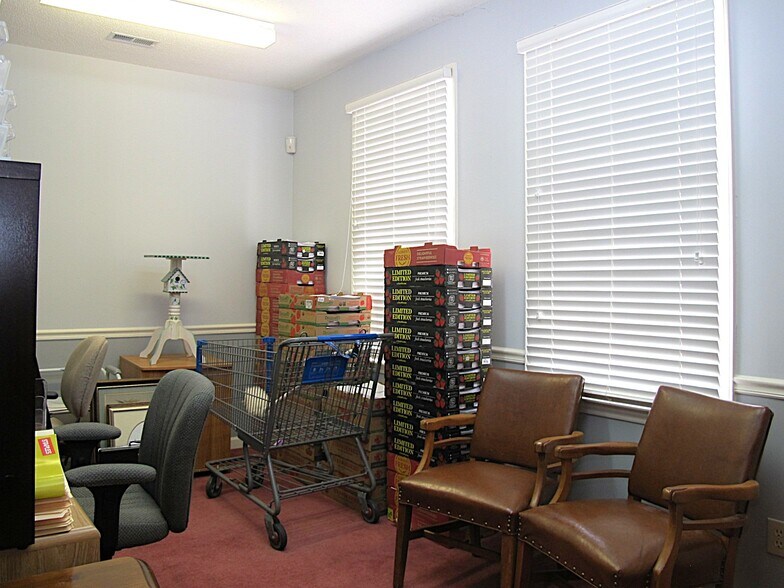 More Photos Of 1365 Westgate Center Dr, Winston-Salem Office For Sale