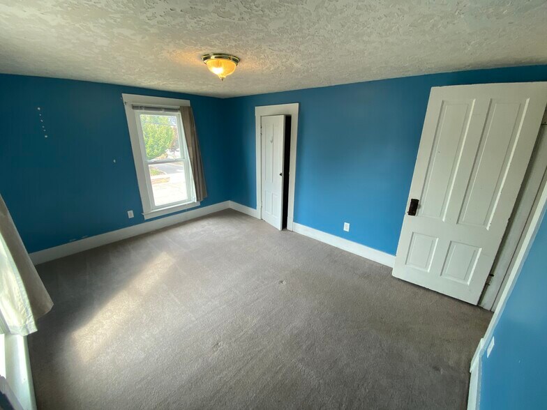 More Photos Of 1625 12th St SE, Salem Office Residential For Sale