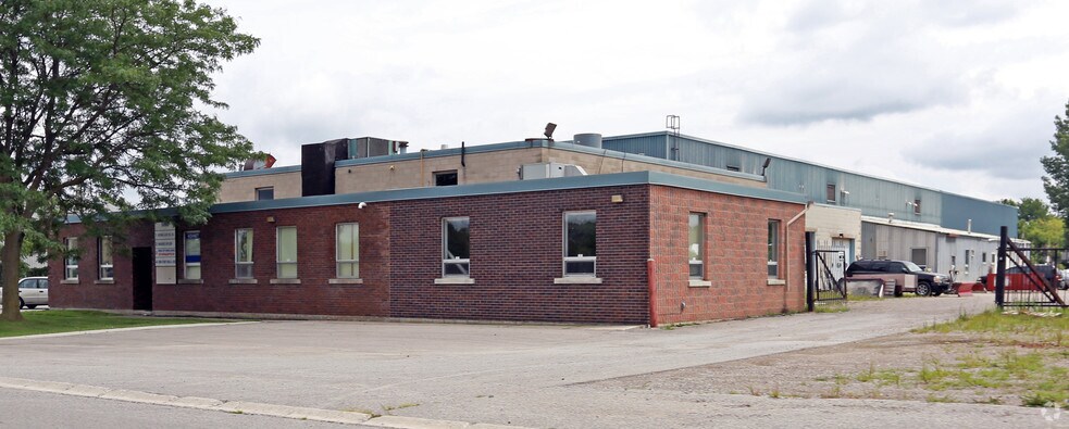 More Photos Of 1490 N Routledge Park, London Warehouse For Lease