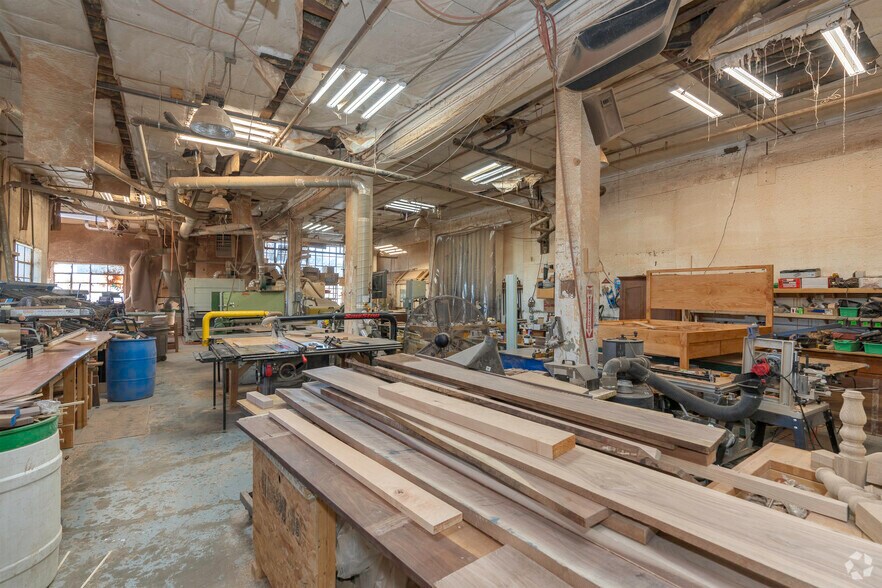 More Photos Of 10818-10828 NW Saint Helens Rd, Portland Light Manufacturing For Sale