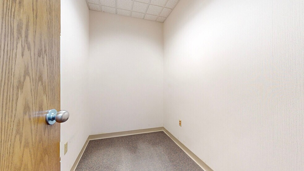 More Photos Of 2228-2230 Sunset Blvd, Steubenville Office For Lease