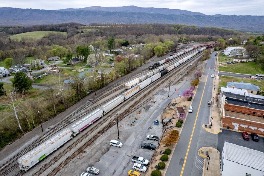 More Photos Of 500-502 First St, Shenandoah Office For Sale