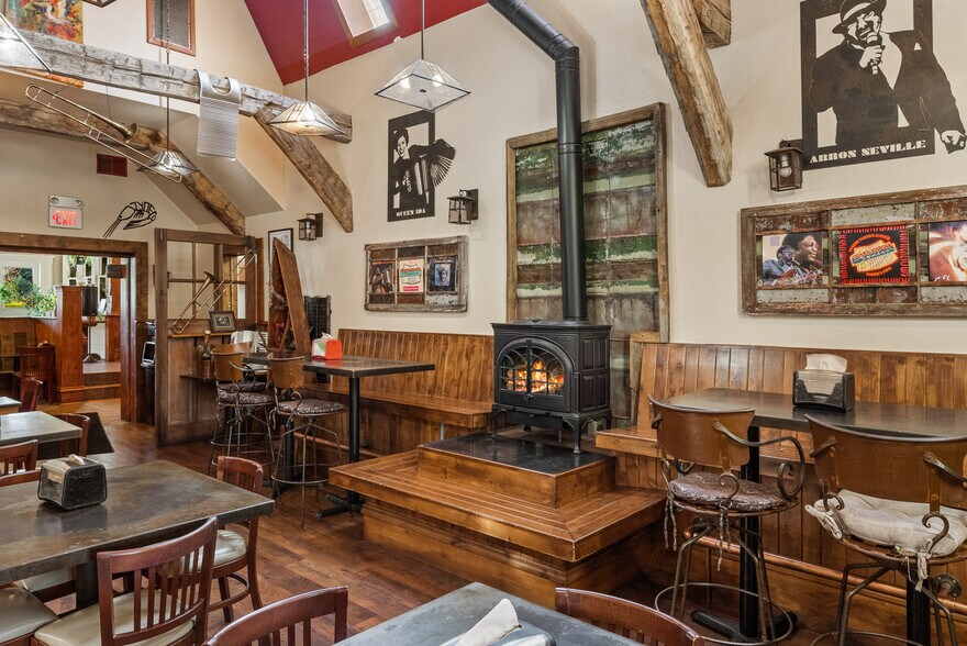 More Photos Of 2711 W College St, Bozeman Restaurant For Sale