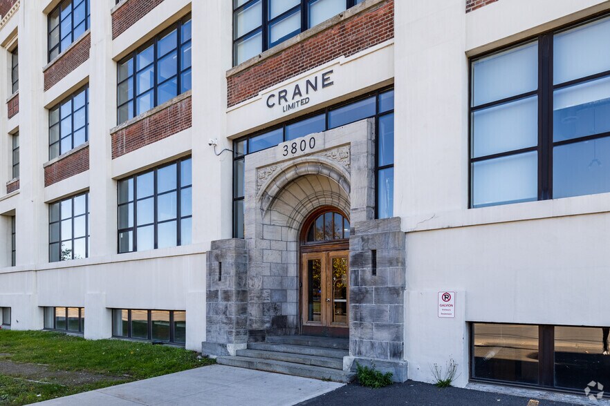 More Photos Of 3800 Rue Saint-Patrick, Montréal Showroom For Lease