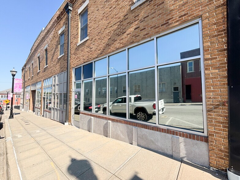 Primary Photo Of 509 W Olive St, Springfield General Retail For Sale