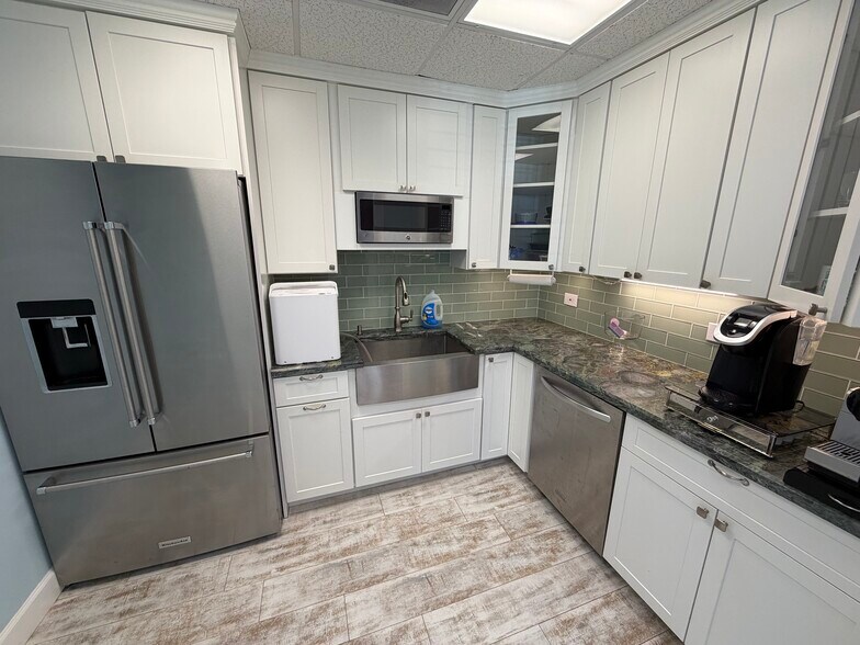 More Photos Of 270 Central Blvd, Jupiter Office For Sale