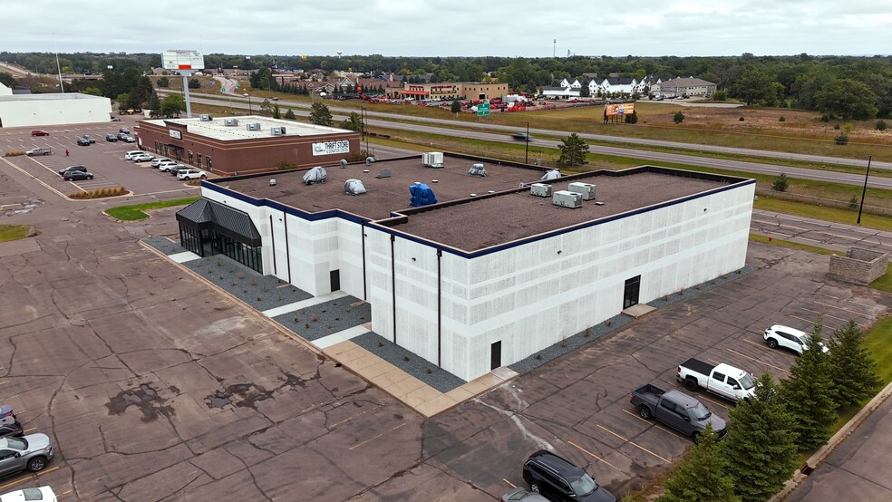 More Photos Of 38450 Tanger Dr, North Branch Service Station For Lease