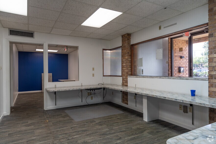 More Photos Of 3919 Woodlawn Ave, Pasadena Medical For Lease
